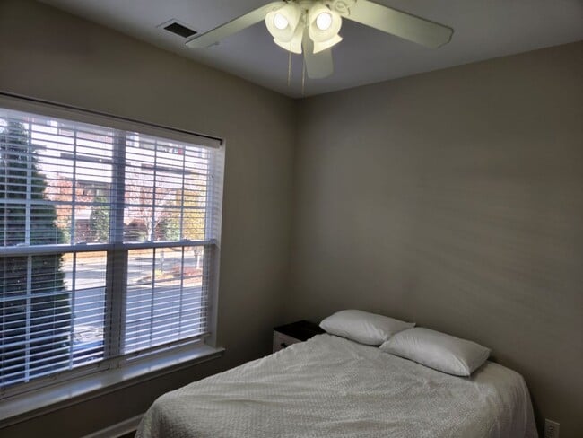 Building Photo - 3 Bedroom 2 Bathroom Condo in Belle Vista ...