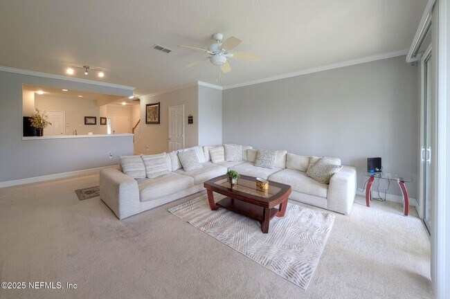 Building Photo - 6846 Roundleaf Dr