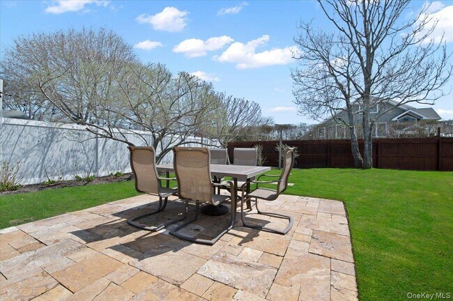 Building Photo - 25 Gardners Ln