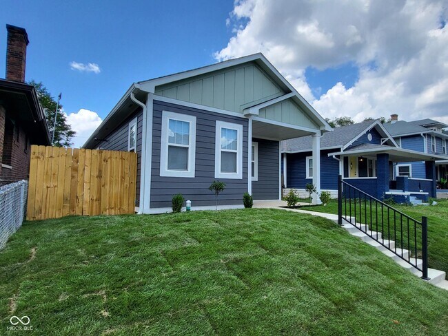 Building Photo - 822 N Gray St