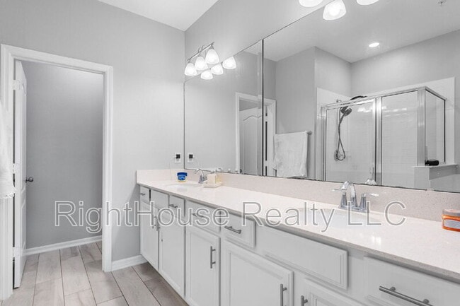 Building Photo - 323 Rustic Loop