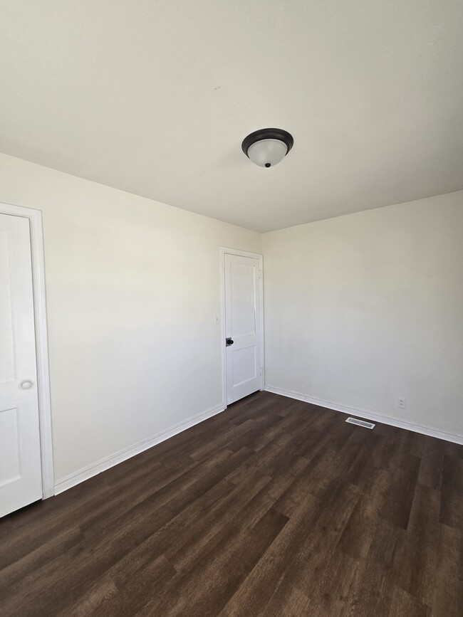 Building Photo - 511 Funston