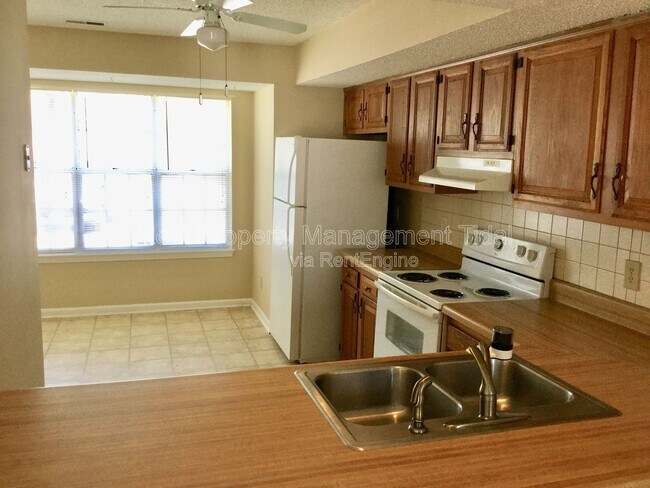 Building Photo - 1664 Jameson Dr