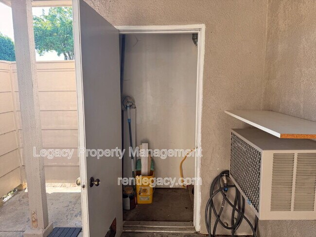 Building Photo - 7 Lancaster Cir