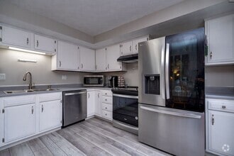 Building Photo - COME SEE THIS BEAUTY!