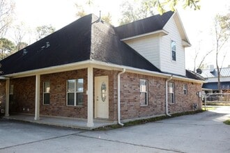 Building Photo - NICE 3 BEDROOM 2.5 BATH HOME IN HUMBLE