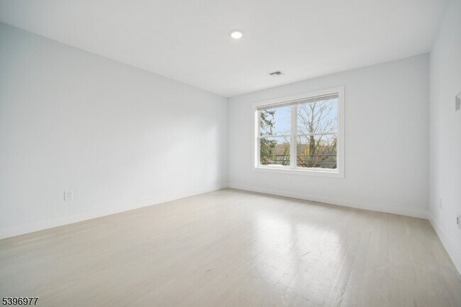 Building Photo - 134 Hillside Ave