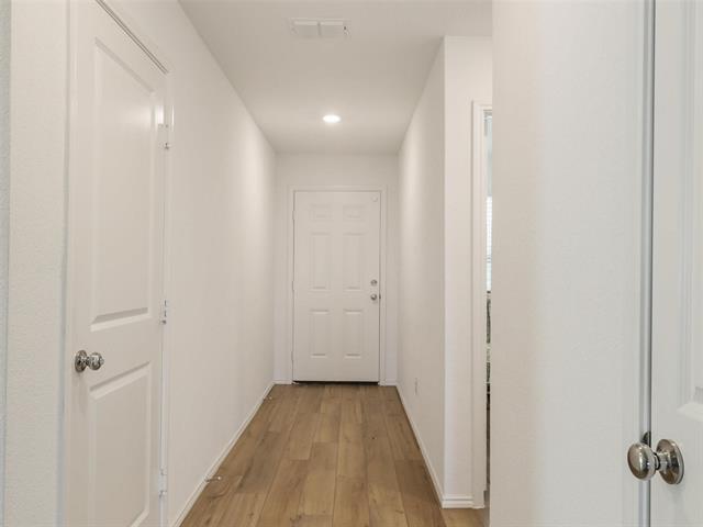 Building Photo - 1701 River Xing Dr