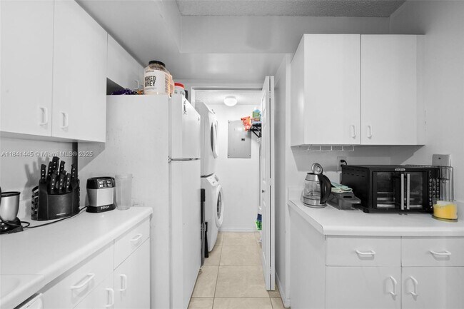 Building Photo - 2600 S University Dr