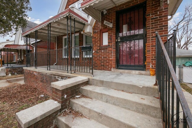 Building Photo - 3 bedroom $1450