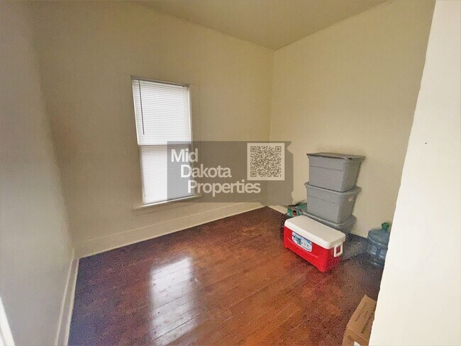 Building Photo - 421 E 7th- 3 bedroom house