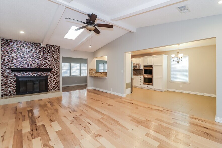 Building Photo - 2715 Hilldale Blvd