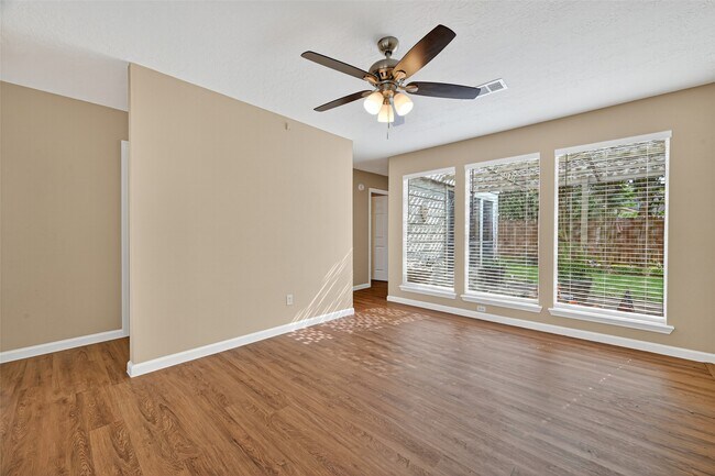 Building Photo - 1414 S Kirkwood Rd