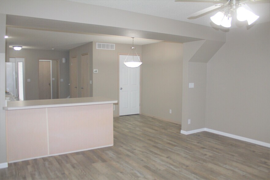 Building Photo - 9763 N Lewis Ave