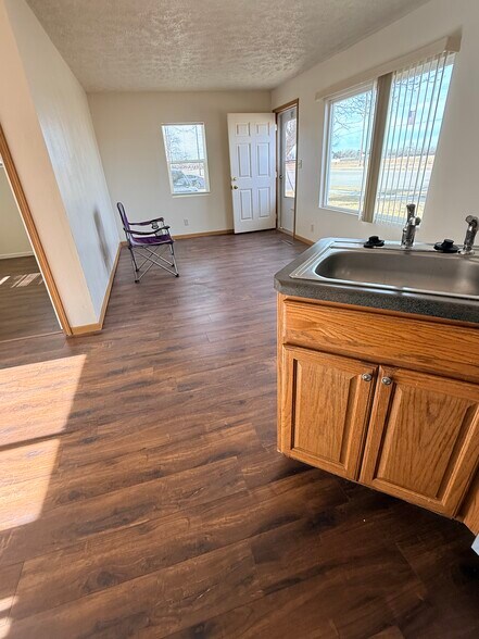 Building Photo - 2721 W Capital Ave