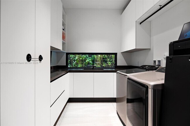 Building Photo - 77 SW 18th Terrace