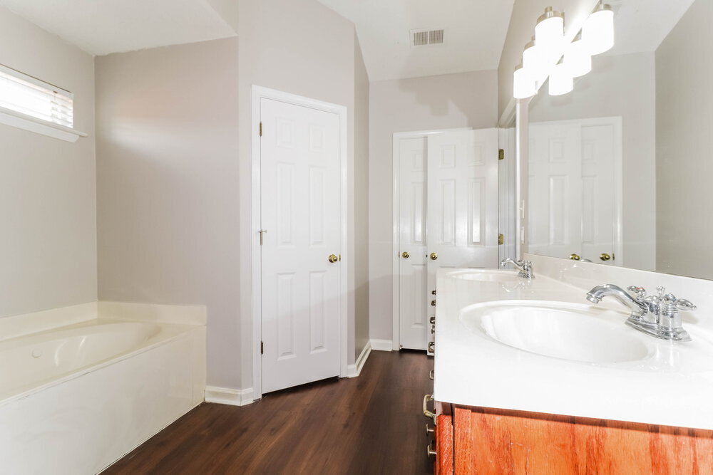 Building Photo - 1708 Cherry Creek Dr