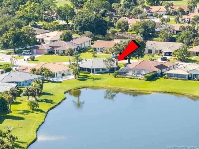 Building Photo - 2386 SW Creekside Dr