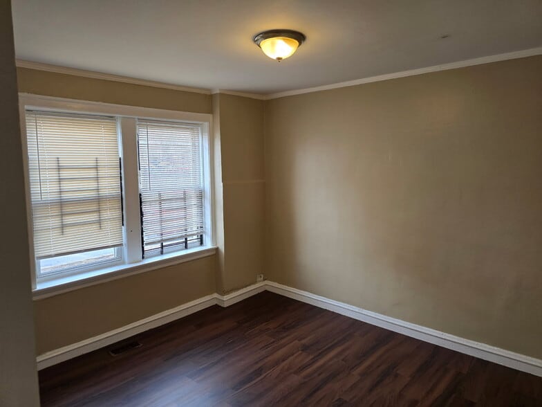 Building Photo - 5700 S Wolcott Ave