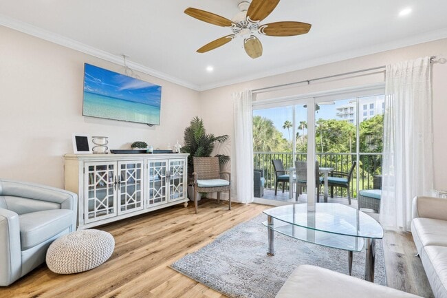 Building Photo - 200 E Royal Palm Rd