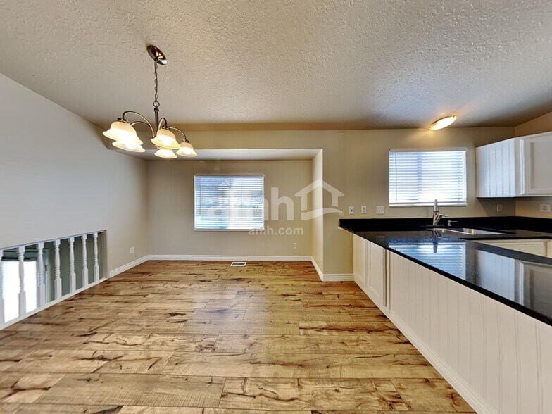 Building Photo - 2169 1520 N