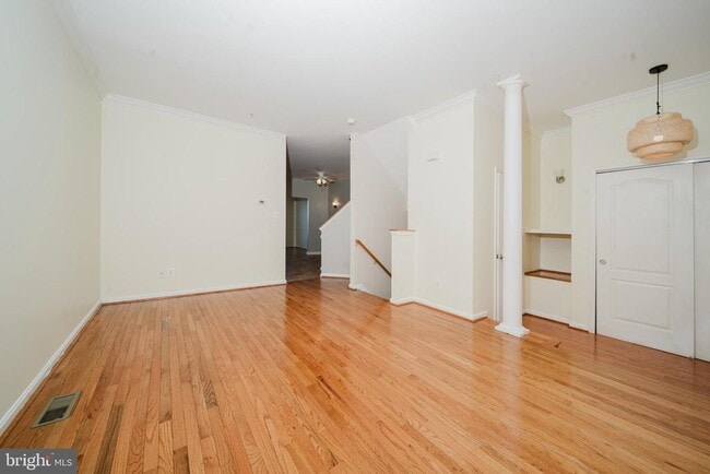 Building Photo - 714 Kirkcaldy Wy