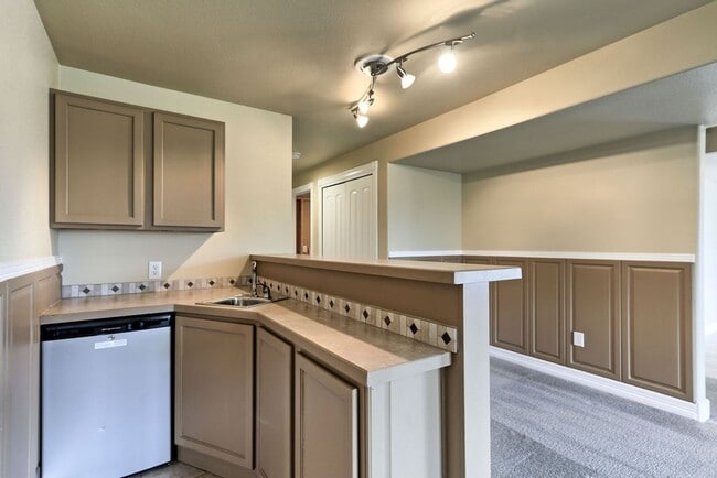 Building Photo - 4 Bedroom 3 Bath Ranch in Greeley