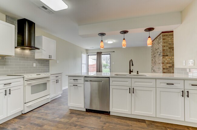 Kitchen - 5321 Reedham Ct