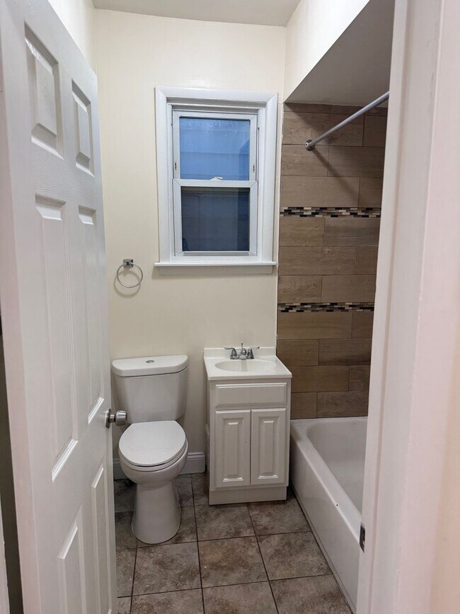 Building Photo - 165 N Oraton Pkwy