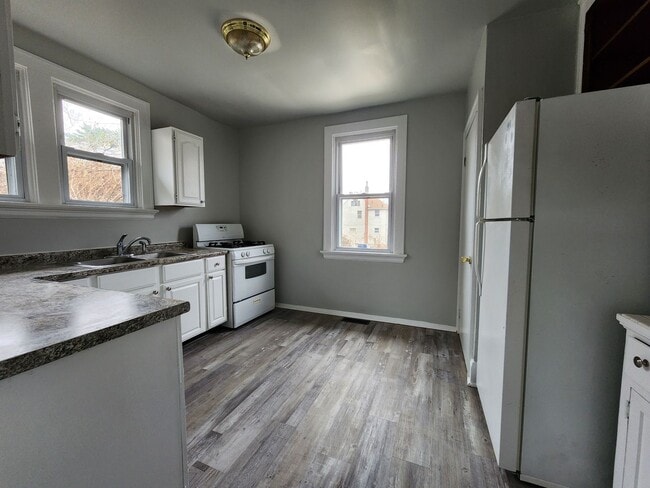 Building Photo - Lovely Home in Kennedy Heights