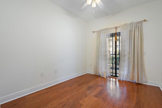 Building Photo - 2803 Sarento Pl