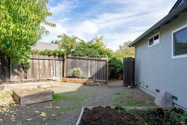 Building Photo - 4248 Leafwood Cir E