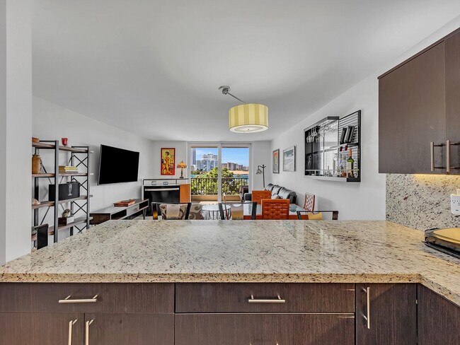 Building Photo - 1421 S Ocean Blvd