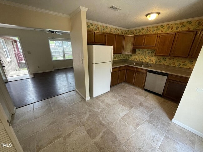 Building Photo - 4701 Brockton Dr