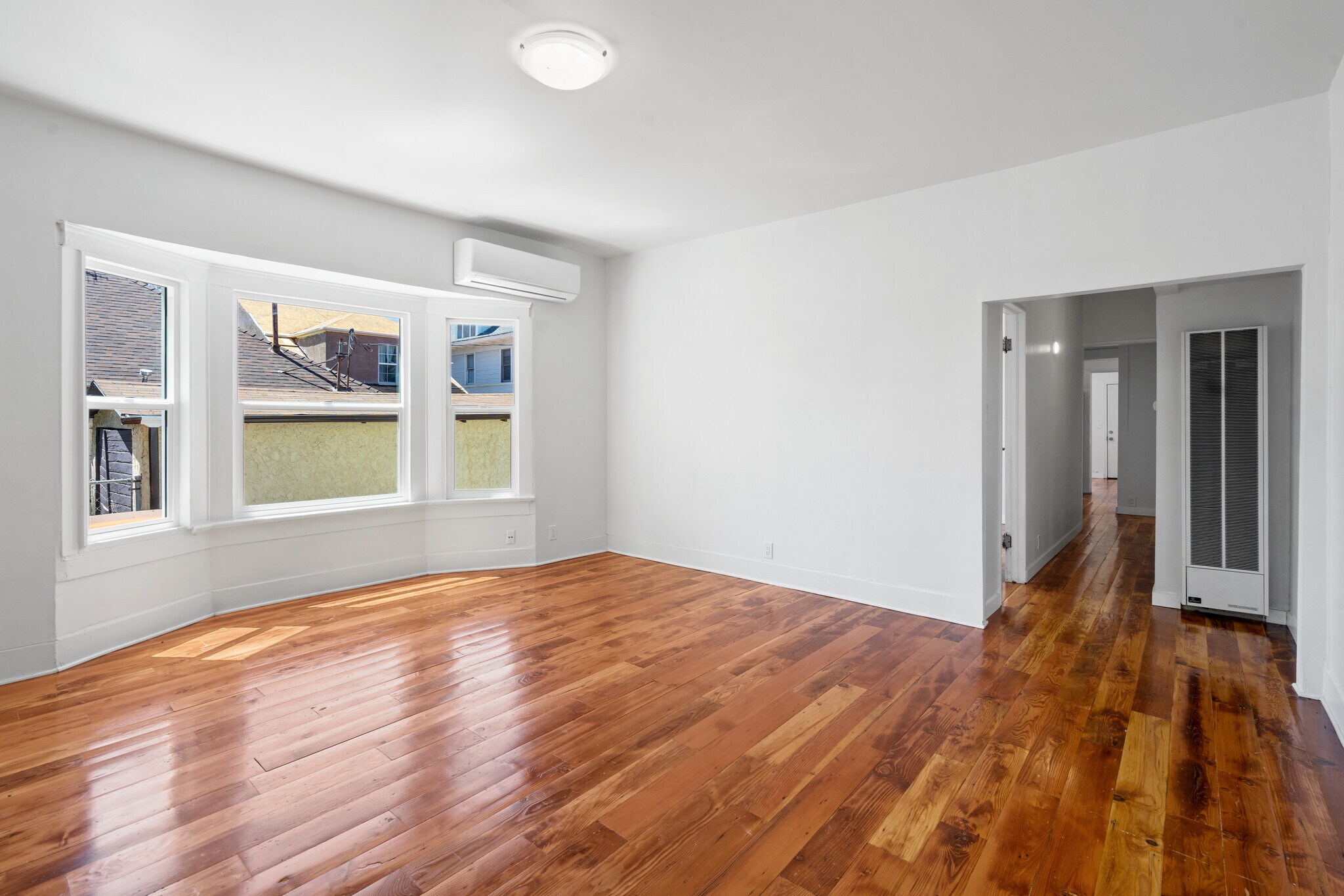 Living room - 207 E Avenue 31
