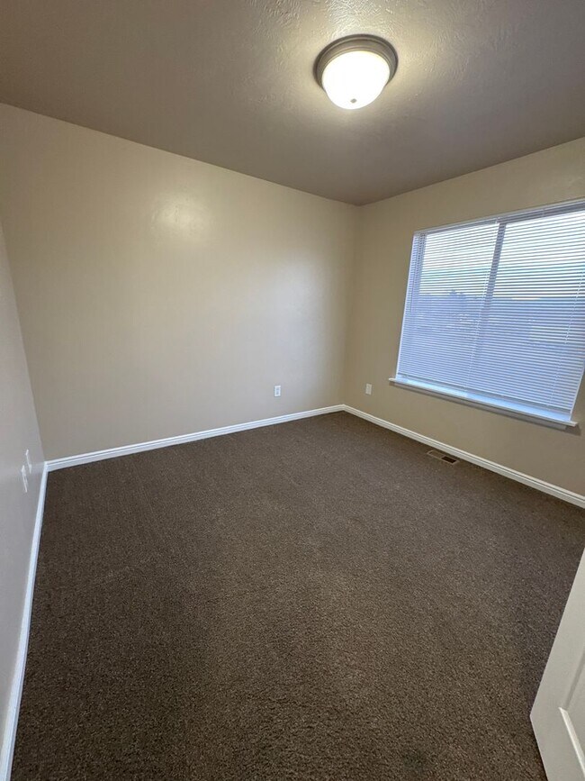 Building Photo - West Park #8