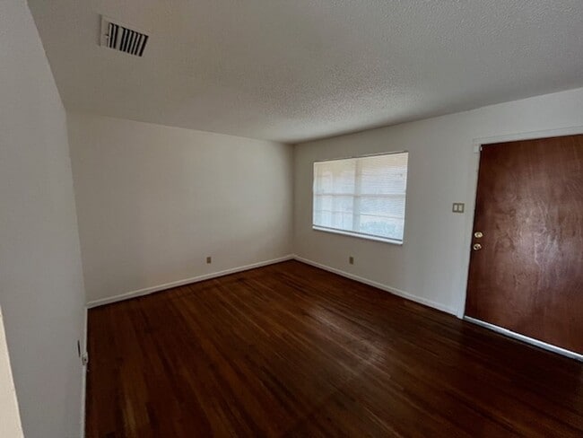 Building Photo - Nice 3 Bedroom 2 Bathroom House in Little Rock, Arkansas