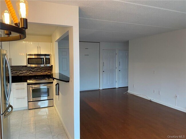 Building Photo - 1155 Warburton Ave