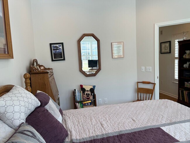 Building Photo - Two Bedroom, Two Bath UNFURNISHED Home in ...