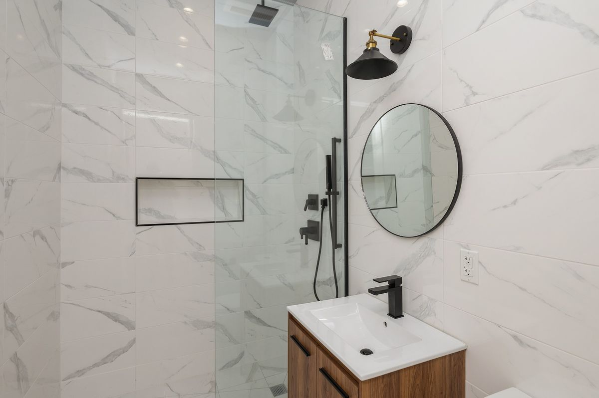 Building Photo - 582 E 138th St