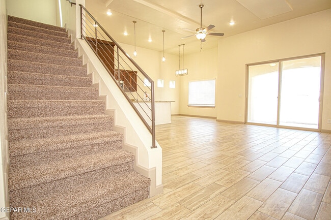 Building Photo - 7825 Enchanted View Dr