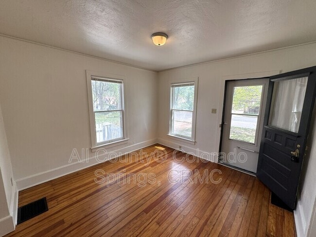 Building Photo - 612 E Del Norte St