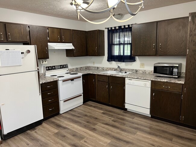 Building Photo - 846 Willow Dr