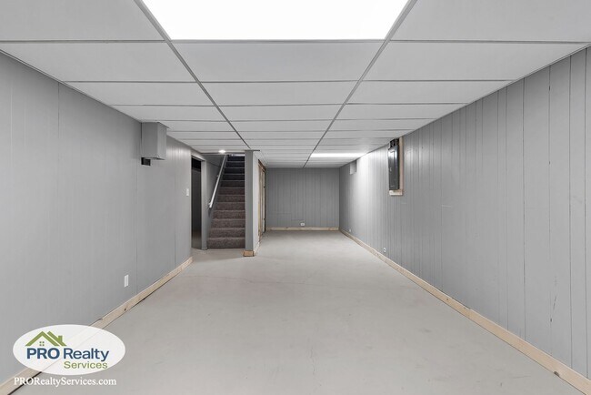 Building Photo - 3 Bedroom House