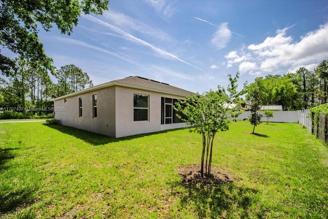 Building Photo - 11 Burgundy Pl