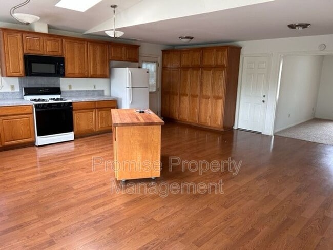 Building Photo - 13543 Mountainside Dr