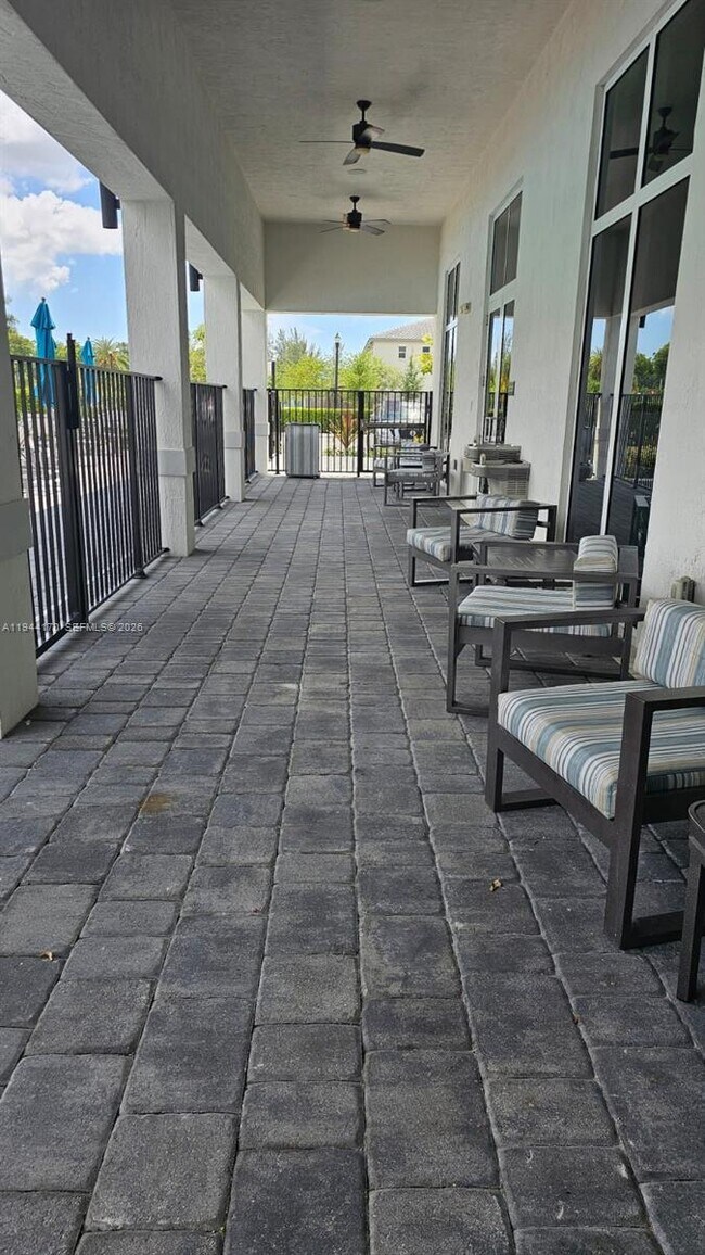 Building Photo - 1146 SE 26th Ter