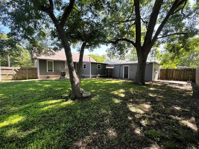 Building Photo - 810 Cecelia St