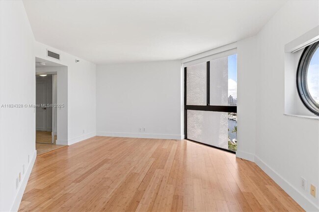 Building Photo - 3610 Yacht Club Dr