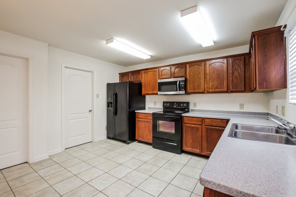 Building Photo - 14215 Luscombe Farm Rd
